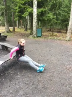 1 maj och uteträning i Viaspåret för andra året i rad. Ska det bli en tradition? Vi startade träningen med några varv i spåret för att sedan köra stationsträning med olika övningar. Korv = självklart!