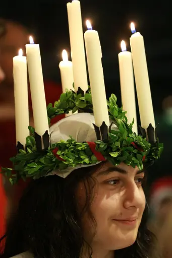 Luciatåget, tjejerna i T1/T2. Awaz var årets lucia.