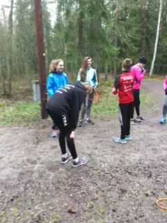 1 maj och uteträning i Viaspåret för andra året i rad. Ska det bli en tradition? Vi startade träningen med några varv i spåret för att sedan köra stationsträning med olika övningar. Korv = självklart!
