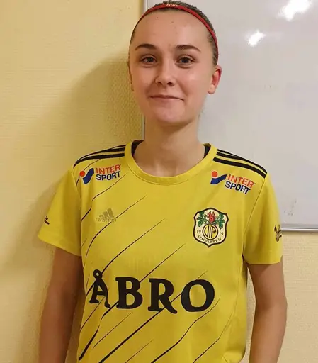 Elin Lindqvist spelar från start i lördagens seriepremiär mot Eneby BK!
