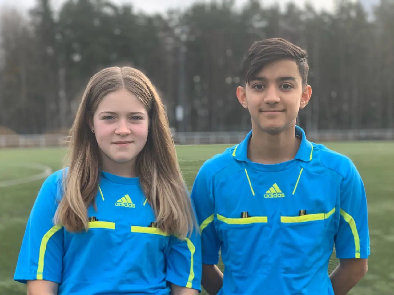 Smilla Thelin och Aziz Abdul Majed är ett par av årets ungdomsdomare.