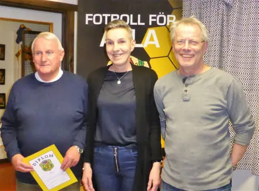 Gustaf och Greta (juniorpristagare) / Budo omvald ordf och Lasse Kennmark / Kennmark, Ulla-Karin Ericsson, Micke Krantz 30 årsmedlemmar/Marcus Alsér mötets ordf och Martin Reimhult revisor/ tack alla