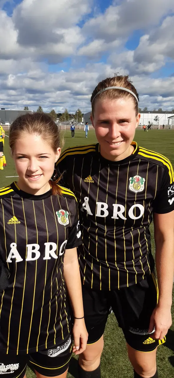 Smilla och Hanna två framstående spelare i ett VIF som vann idag, de gjorde även målen