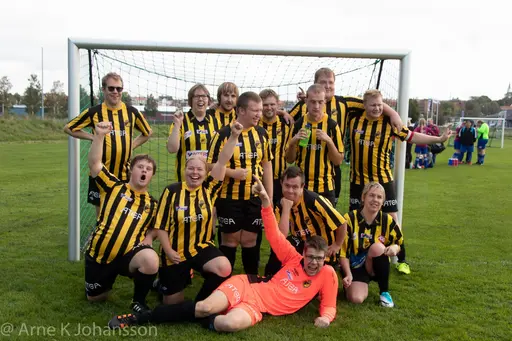 de fem segrarna i de fem divisionerna presenteras här Växjö, Tellus, Harg, Carlstad och Västervik, foto av Arne Johansson