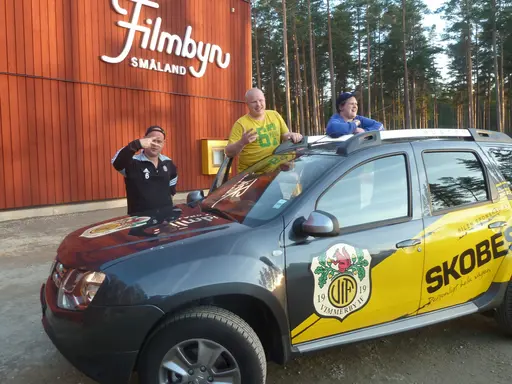 Eksjö och VIF möttes i två matcher på klassiska Ränneborg, här är 5-mannalagen tillsammans. Plus Johannes-Bombarn-Rebecca som virar med Daciabilen utanför nya Filmbyn i M-lund