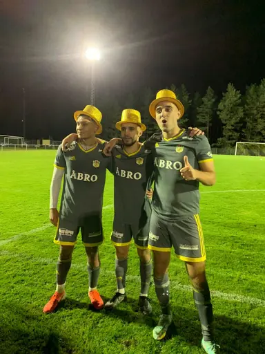 Guldhattar på när VIF tog sig 3an .....