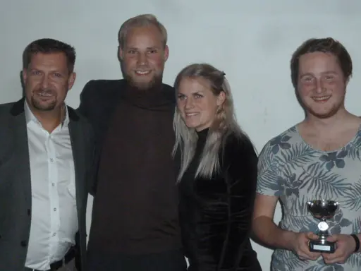 Pristagare och festdeltagare från många delar av föreningen. 