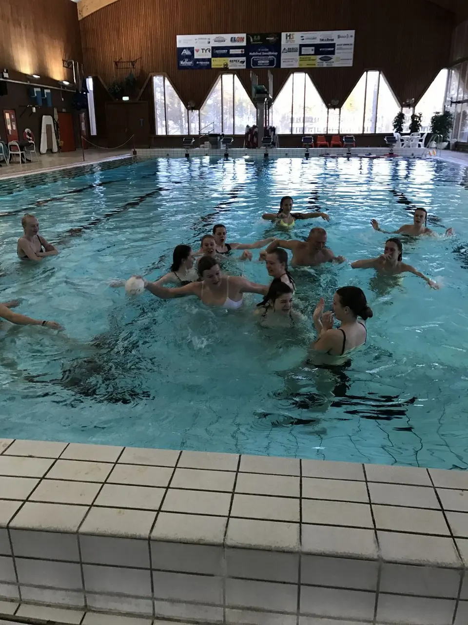 tuffa tag i badet, vem som vann vet ingen, domaren kunde inte reglerna ...............