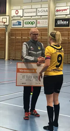 Bilder från priscermonin, efter 9 timmars spel i Idrottshallen