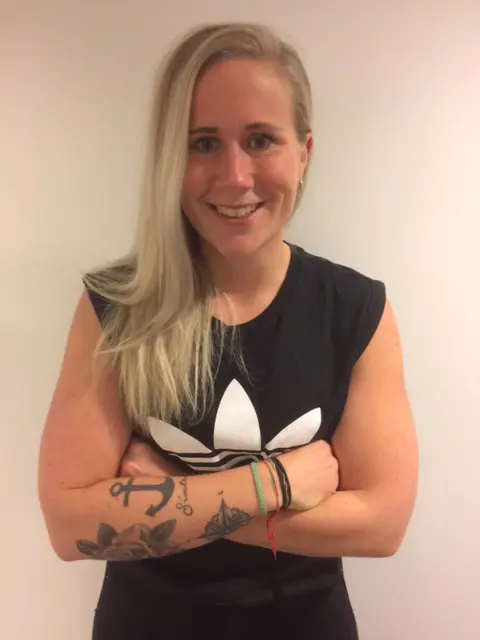 Louise Cronwall sköter fysen för VIF Dam 2018