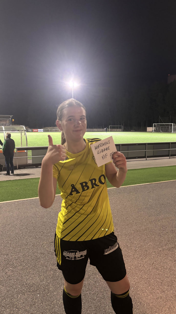 Segerskytten Ellie Larsson och för krysskottet belönades hon med pris som matchens lirare.