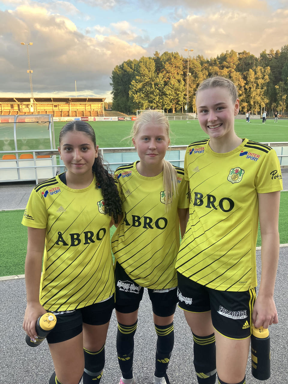 Tre av 14 viktiga spelare i vinsten mot ÖIS/Vista, Stephanie, Sanna, Tessa.