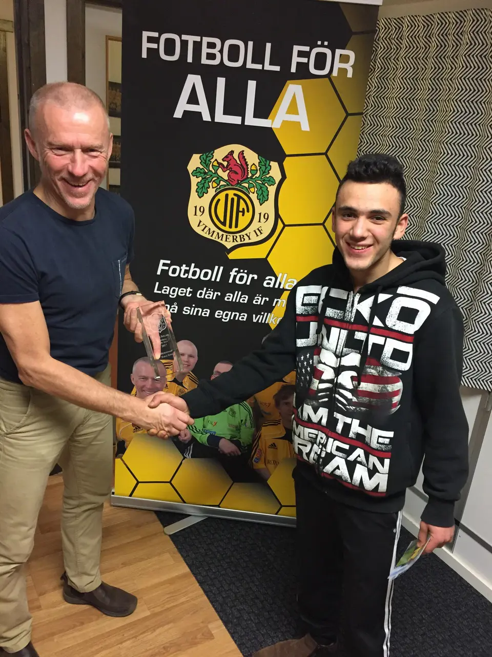 Ordförande och FFA tränaren Budo med sin adept Mohammad Faras Idris som fick sitt pris ikväll