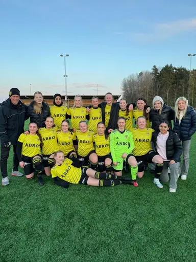Glatt segergäng och en glad Ellie Larsson som gjorde sin livs bästa match