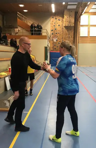 Bilder från priscermonin, efter 9 timmars spel i Idrottshallen
