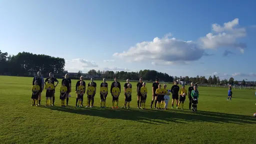 Idag fick F08-09 finbesök av VIF dam som följde med dem in till derbyt mot Södra Vi IF