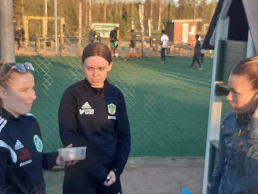 Tuva, Thilda, Kijtese, Emma, Minea, Molly, Ellen och Elin in action på några av tävlingsmomenten