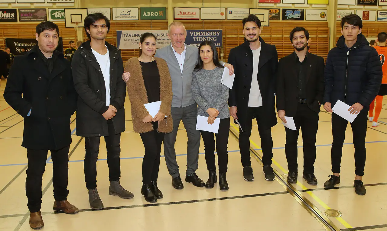 från vänster, Ahmad Askarzade, Ali Soltani, Nazrin Azisola, Budo, Aqila Mohsini, Mujtaba Hakim Ahmadi, Elham Fayaz Mohammad, Morteza Karimi. Övriga kunde inte delta pga studier på annan ort