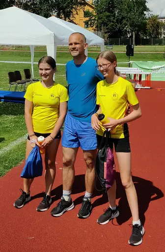 Hedda & Hanna med Stefan Holm. Anton med världshopparen Bohdan Bondarenko