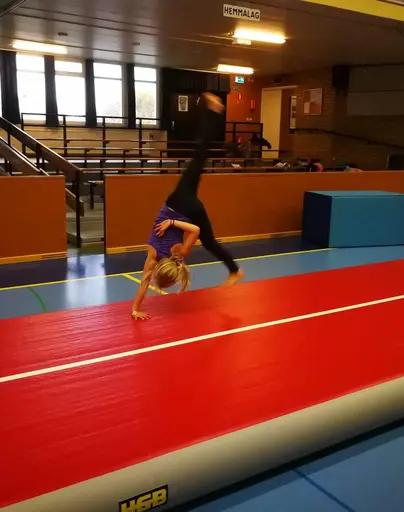 Gymnasterna fick själv bestämma vad vi skulle göra, det blev en gymnastikhinderbana som avslutades med en massagesaga.
