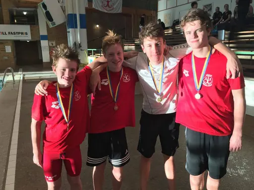 Lagkappslagen som togs sig vidare på både 4x100m frisim och 4x100m medley!