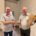 Fredrik lämnar över ordförandeklubban till Uwe