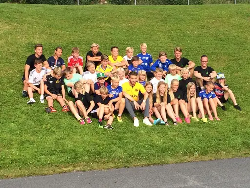 Två fotbollsproffs uppväxta i Ulricehamns kommun på besök under Steam Camp 2015. Sebastian Johansson och Marcus Rohdén.