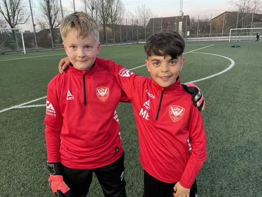 T v: Caspian Nerbring som målvakt. Mitten: Caspian och Mustafa Erdem T.h: Mustafa i mitten mellan lagkamraterna Alfred och Lucas