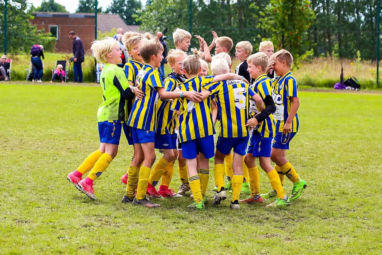 På bilden P07 lag 1 som firar en av sina segrar. foto Martin Montonen