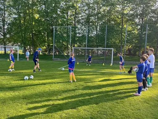 Målvakter pojkar och flickor 12-13 år.