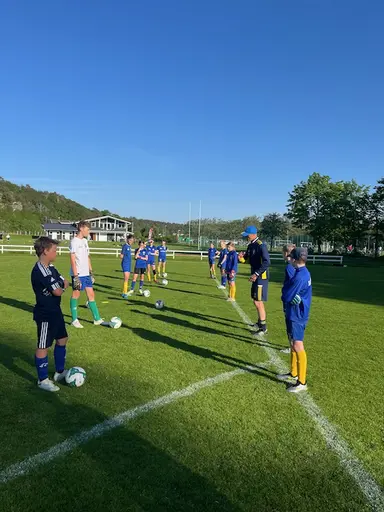 Målvakter pojkar och flickor 12-13 år.
