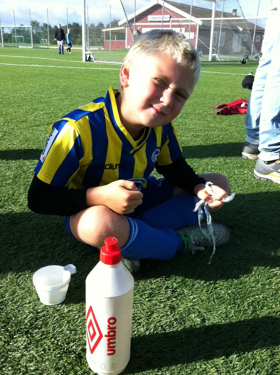Theo på Kungsbackaleken, många år sedan.