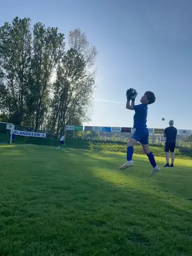 Målvakter pojkar och flickor 12-13 år.