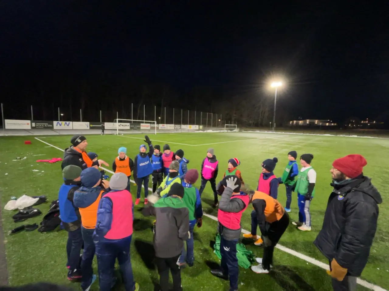 Blivande Seniorspelare!? - P10 var 19 spelare i -8 grader igår kväll