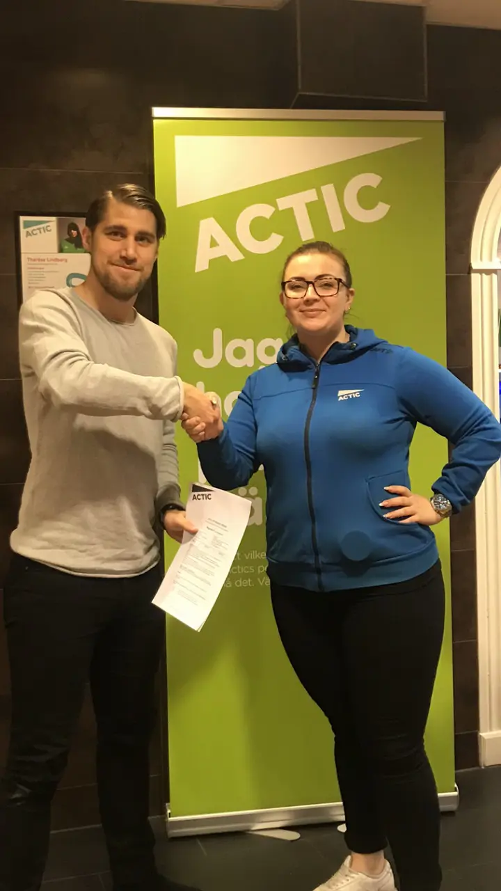 Sportchef Tobias Tegnestrand tillsammans med Actic platschef Evelina Karlström