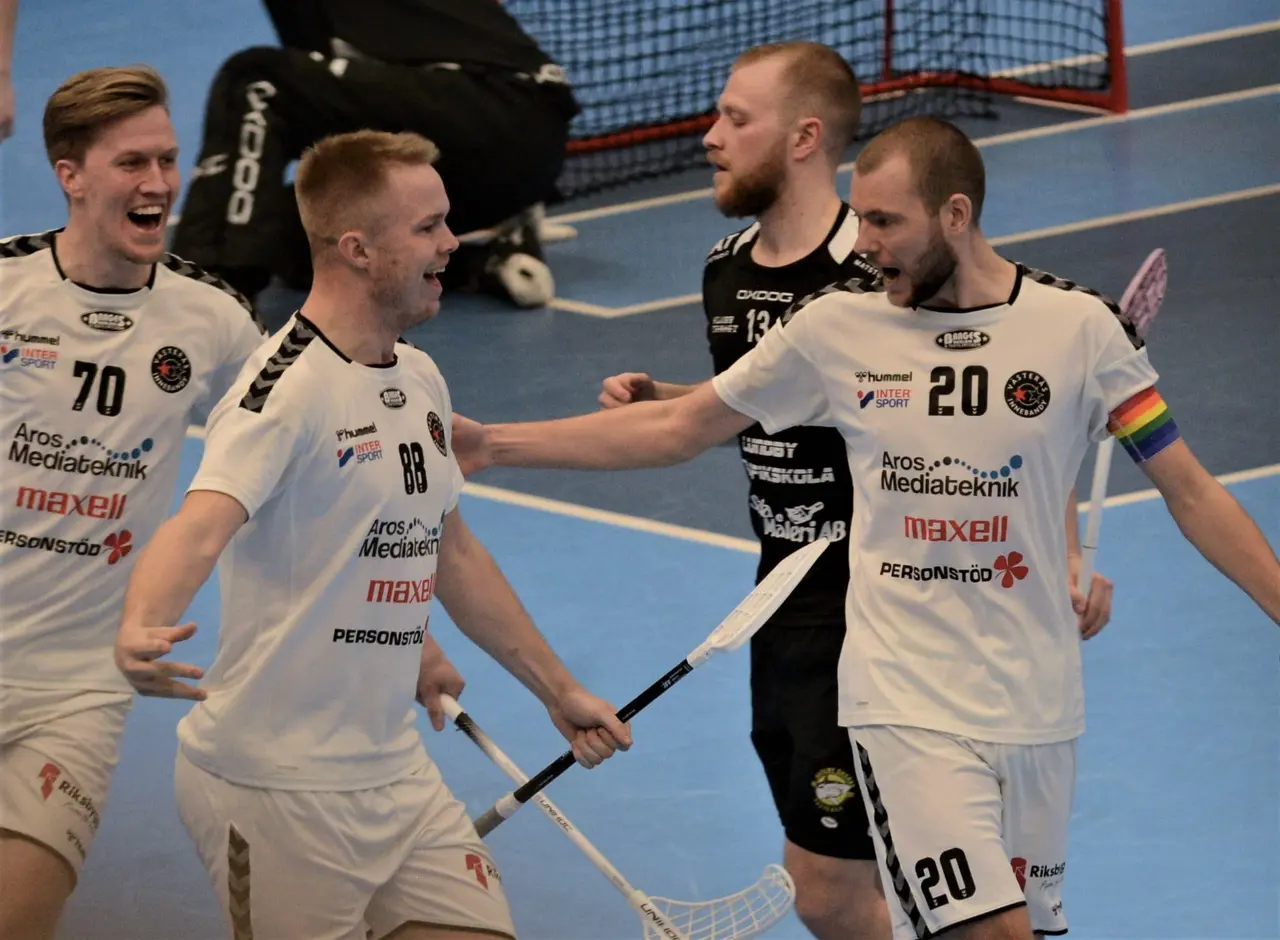Målfirande i ett av förra säsongens derbyn
