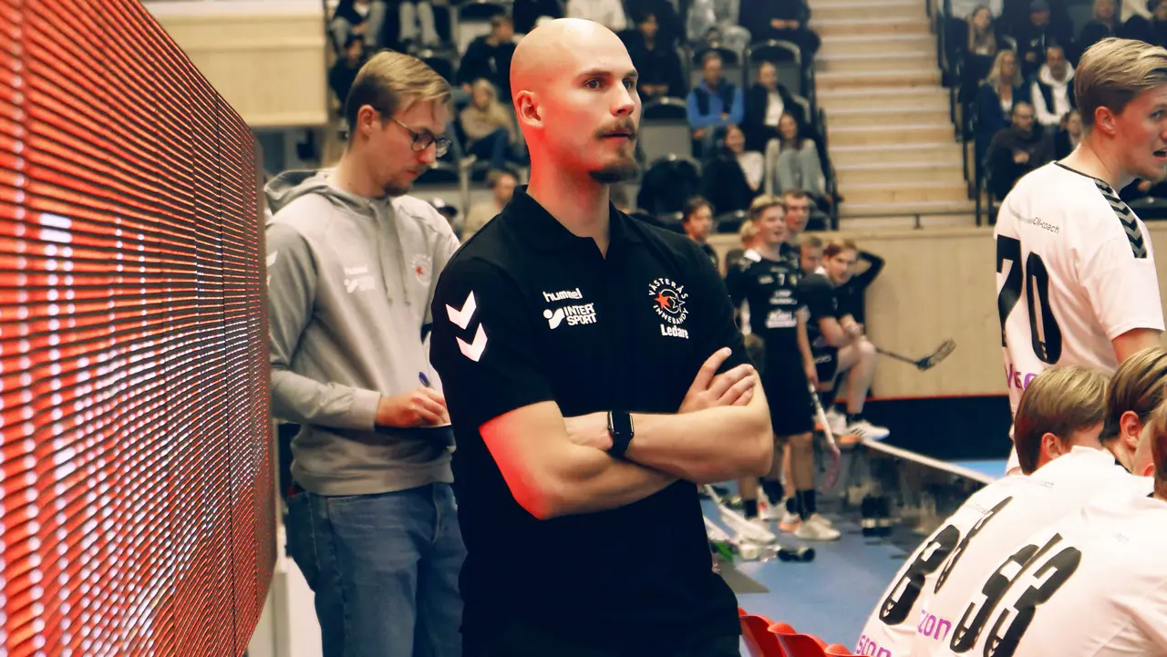 De båda Jonathan - Eriksson och Lundkvist - i båset.