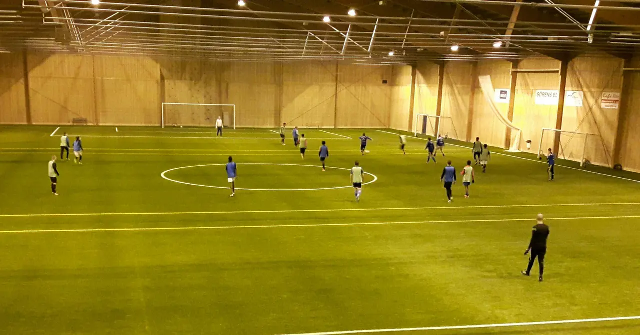 Träning i hallen.