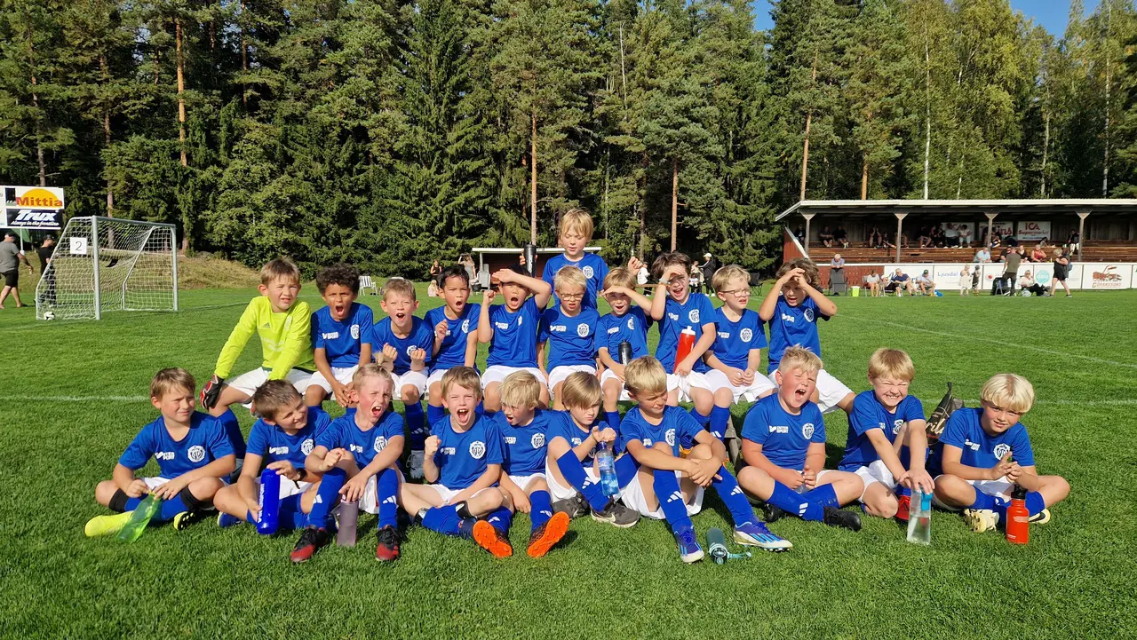 Lag 1 och 2 spelade 3 matcher var.