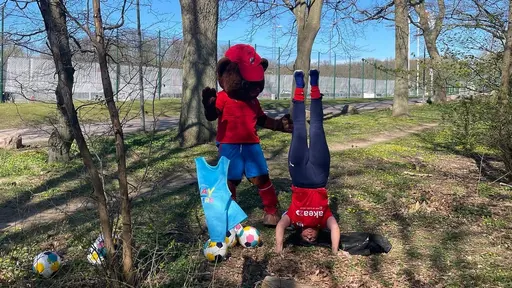 Härliga bilder på våra minsta flickstjärnor i HIF ❤️💙