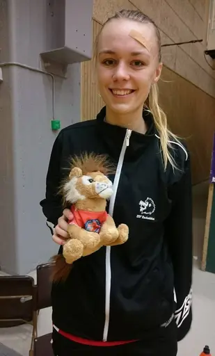 Linn & Lovisa fick ta emot blommor och Simba!