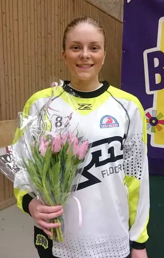 Linn & Lovisa fick ta emot blommor och Simba!