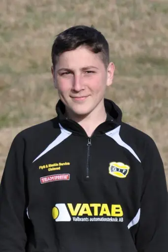 Måns Lundgren till vänster, 14 år gjorde debut i A-laget och matchens stjärna (enligt tränare Dony) blev Leotrim Alija.