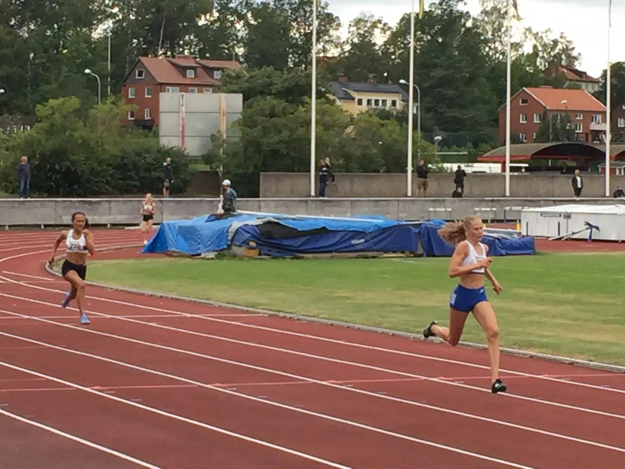 Nike – snuddande när 40 blankt på 300m i Västerås.
