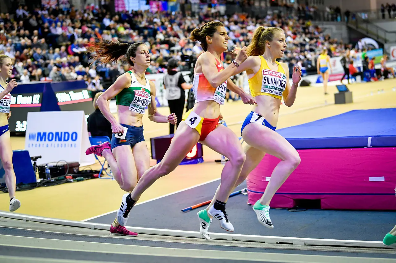 Anna Silvander på väg mot en femteplats i sitt försöksheat på 1500m i IEM i Glasgow. Foto DECA Text & Bild