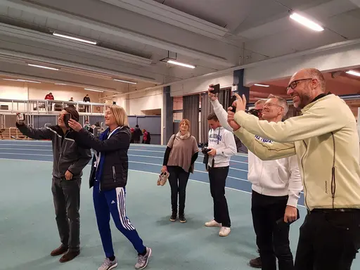 Överst: Stolta ledare i fototagen; Alla kände sig som vinnare i Eskilstuna; Nederst: Två 2005-gäng som fastnade på bild