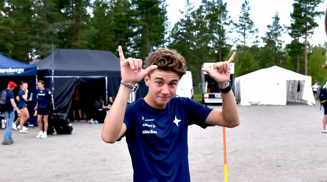Kalle vinner ytterligare ett pris. Foto: Anton Hellstrand Helleberg