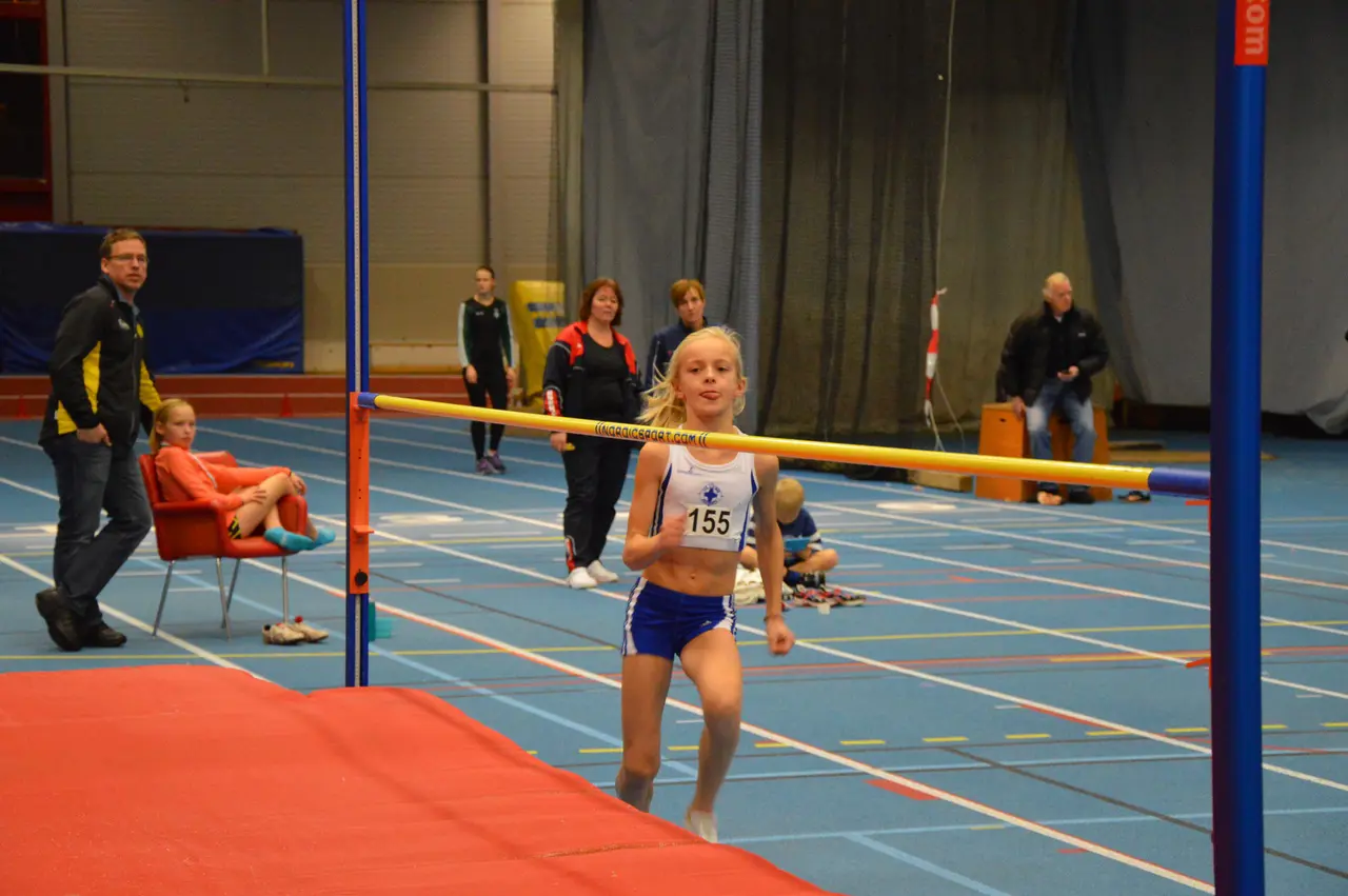En snart tio år gammal bild på en höjdhoppande Lisa Fröberg (i Bilmetrospelen i Falun 2012). Foto: Janne Åkerblom