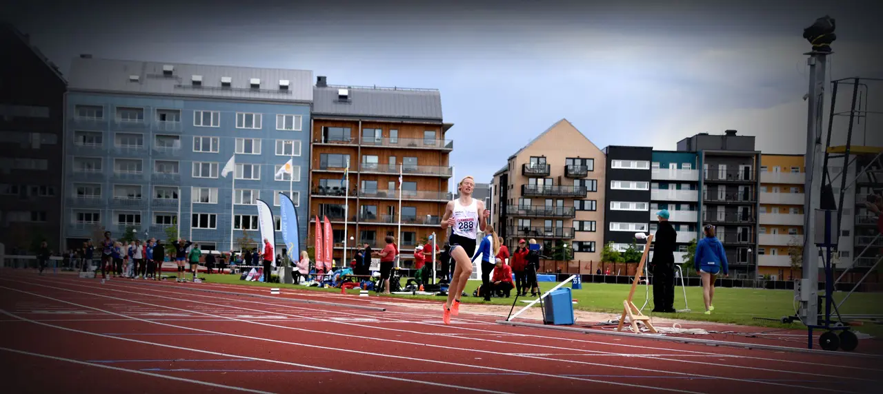 Olof Silvander sprang hem en av IFKs två medaljer under fredagens JSM. Den andra tog Julius Mördrup. Foto: Jacob Klinth