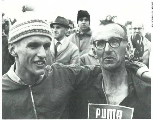 Bernt Ekström, har tillsammans med sin pappa Sven efter första Lidingöloppet. Plus första sidan i den handskrivna resultatlistan från 1965.
